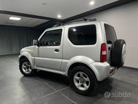 Usata Suzuki Jimny 86 CV (63 kW) 2009 Grigio SUV