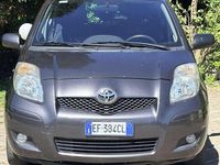 Usata Toyota Yaris Sol 69 CV (50 kW) 2010 Grigio Utilitaria
