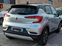 Usata Renault Captur 101 CV (74 kW) 2023 Grigio SUV