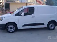 Usata Opel Combo Edition 102 CV (75 kW) 2021 Bianco Monovolume