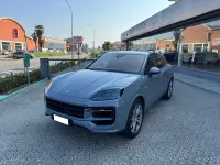 Usata Porsche Cayenne Coupe 305 CV (224 kW) 2024 Grigio artico met. SUV