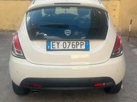Usata Lancia Ypsilon 69 CV (50 kW) 2015 Bianco Utilitaria