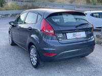 Usata Ford Fiesta 70 CV (51 kW) 2010 Grigio Utilitaria