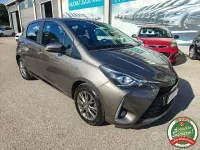 Begagnad Toyota Yaris Hybrid Active 73 HK (53 kW) 2017 Grå Sedan