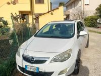 Usata Opel Astra 110 CV (80 kW) 2012 Bianco Berlina