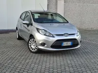 Usata Ford Fiesta Titanium 82 CV (60 kW) 2010 Argento Utilitaria