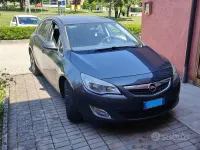 Usata Opel Astra 140 CV (102 kW) 2013 Berlina