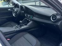 Usata Alfa Romeo Giulia 150 CV (110 kW) 2018 Grigio Berlina