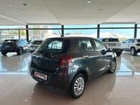 Usata Toyota Yaris Sol 90 CV (66 kW) 2010 Grigio Berlina