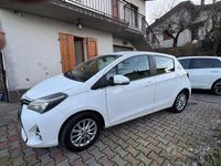 Usata Toyota Yaris Lounge 90 CV (66 kW) 2015 Bianco Utilitaria