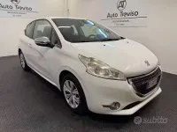 Usata Peugeot 208 Active 82 CV (60 kW) 2013 Bianco Utilitaria