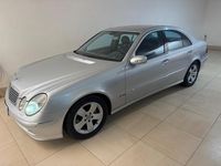 Begagnad Mercedes E320 Avantgarde 204 HK (150 kW) 2003 Silver Sedan
