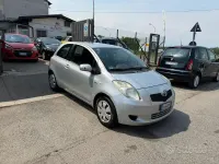 Usata Toyota Yaris 90 CV (66 kW) 2007 Grigio Utilitaria