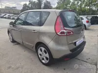 Usata Renault Scénic 110 CV (80 kW) 2010 Marrone Monovolume