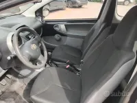 Käytetty Peugeot 107 68 HP (50 kW) 2012 Musta Viistoperä