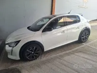 Usata Peugeot 208 GT 101 CV (74 kW) 2021 Bianco Utilitaria