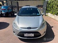 Usata Ford Fiesta Titanium 97 CV (71 kW) 2012 Grigio Utilitaria