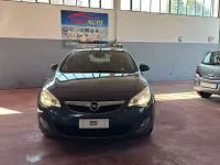 Usata Opel Astra 101 CV (74 kW) 2011 Bluazzurro Berlina
