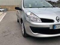 Usata Renault Clio II 60 CV (44 kW) 2007 Grigio Berlina