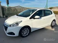 Usata Peugeot 208 Active 102 CV (75 kW) 2019 Bianco Utilitaria