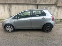 Usata Toyota Yaris 90 CV (66 kW) 2006 Grigio Berlina