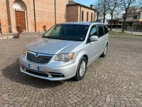 Usata Lancia Voyager Gold 163 CV (119 kW) 2012 Grigio Monovolume