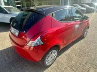 Usata Lancia Ypsilon Silver 69 CV (50 kW) 2017 Rosso Utilitaria