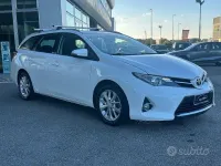 Usata Toyota Auris Touring Sports Lounge 90 CV (66 kW) 2014 Bianco Station wagon