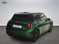 Nuova Mini Cooper SE Favoured 160 kW (218 CV) 2026 Verde Utilitaria