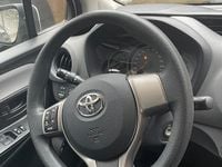 Usata Toyota Yaris 69 CV (50 kW) 2015 Bianco Utilitaria