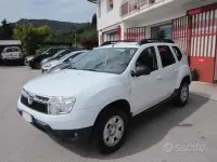 Usata Dacia Duster Lauréate 90 CV (66 kW) 2012 Bianco SUV