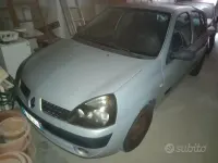 Usata Renault Clio II 65 CV (47 kW) 2003 Grigio Berlina