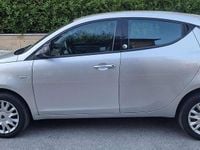 Usata Lancia Ypsilon Silver 80 CV (58 kW) 2013 Argento Utilitaria