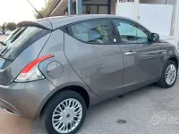Usata Lancia Ypsilon Gold 69 CV (50 kW) 2017 Grigio Utilitaria