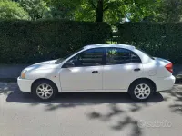 Usata Kia Rio 82 CV (60 kW) 2003 Bianco Berlina
