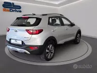 Usata Kia Stonic Style 101 CV (74 kW) 2021 Grigio SUV