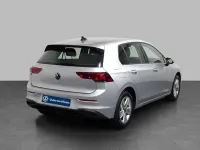 Usata VW Golf VIII Life 110 CV (80 kW) 2021 Reflex silver metallizzato Berlina