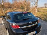 Usata Opel Astra GTC 82 CV (60 kW) 2007 Nero Berlina