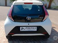 Usata Toyota Aygo 69 CV (50 kW) 2015 Bianco Utilitaria