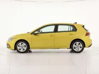 Usata VW Golf VIII Life 131 CV (96 kW) 2022 Giallo Utilitaria