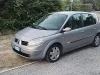 Usata Renault Scénic II Dynamique 106 CV (77 kW) 2005 Grigio Monovolume
