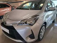 Usata Toyota Yaris Cool 72 CV (52 kW) 2019 Argento metallizzato Berlina