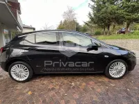 Usado Opel Astra Innovation 105 CV (77 kW) 2016 Negro Berlina