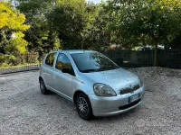 Usata Toyota Yaris 68 CV (50 kW) 2001 Grigio Berlina