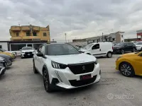 Usata Peugeot 2008 GT 131 CV (96 kW) 2021 Bianco SUV