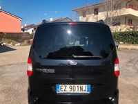 Usata Ford Tourneo Courier Titanium 95 CV (69 kW) 2015 Nero Monovolume