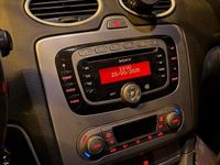 Begagnad Ford Focus 90 HK (66 kW) 2010 Grå Sedan