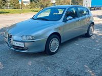 Usata Alfa Romeo 147 Distinctive 115 CV (84 kW) 2004 Argento Utilitaria