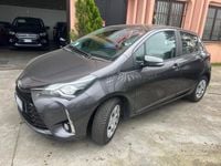 Usata Toyota Yaris Active 69 CV (50 kW) 2017 Grigio Berlina