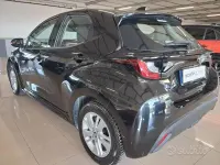 Usata Toyota Yaris Hybrid Business Edition 101 CV (74 kW) 2021 Nero Berlina